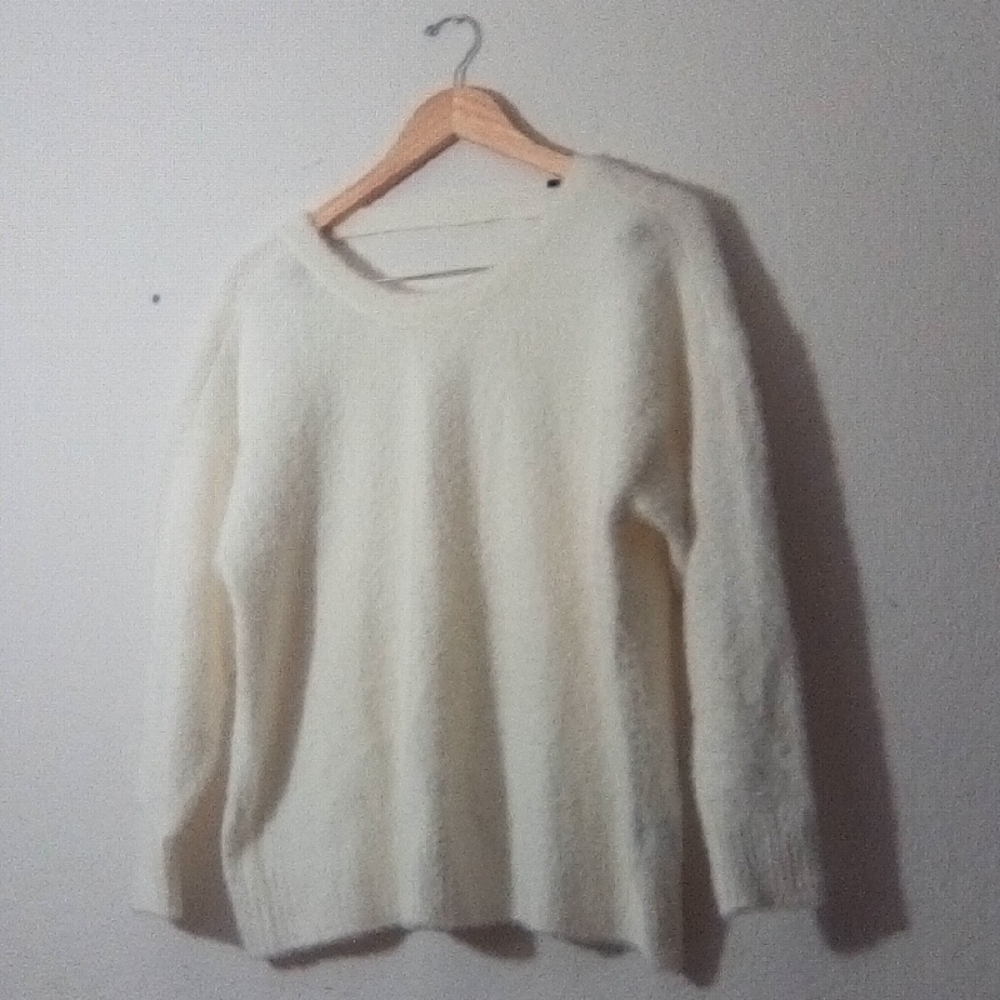 TO WEAR WITH BOYFRIEND AT NIGHT. Cozy White Sweater